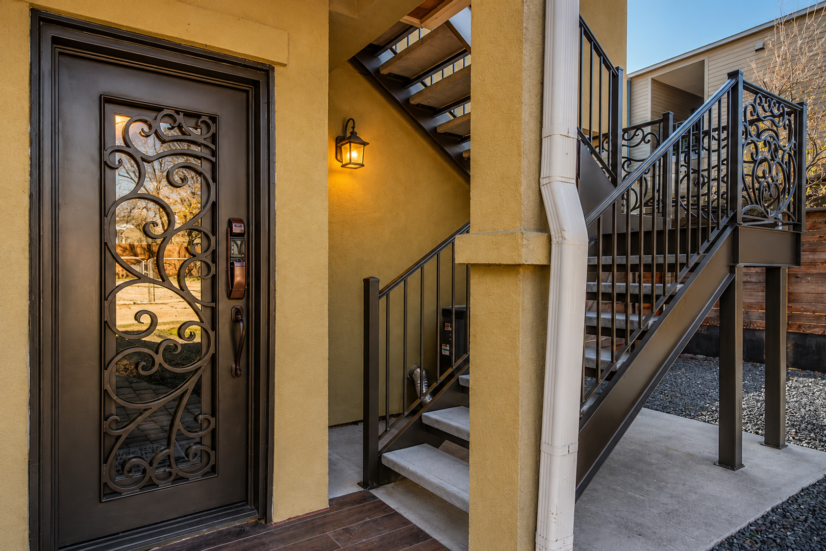 1904 E 13th st - 1 bedroom In Unique Duplex East of Downtown 3 of 10