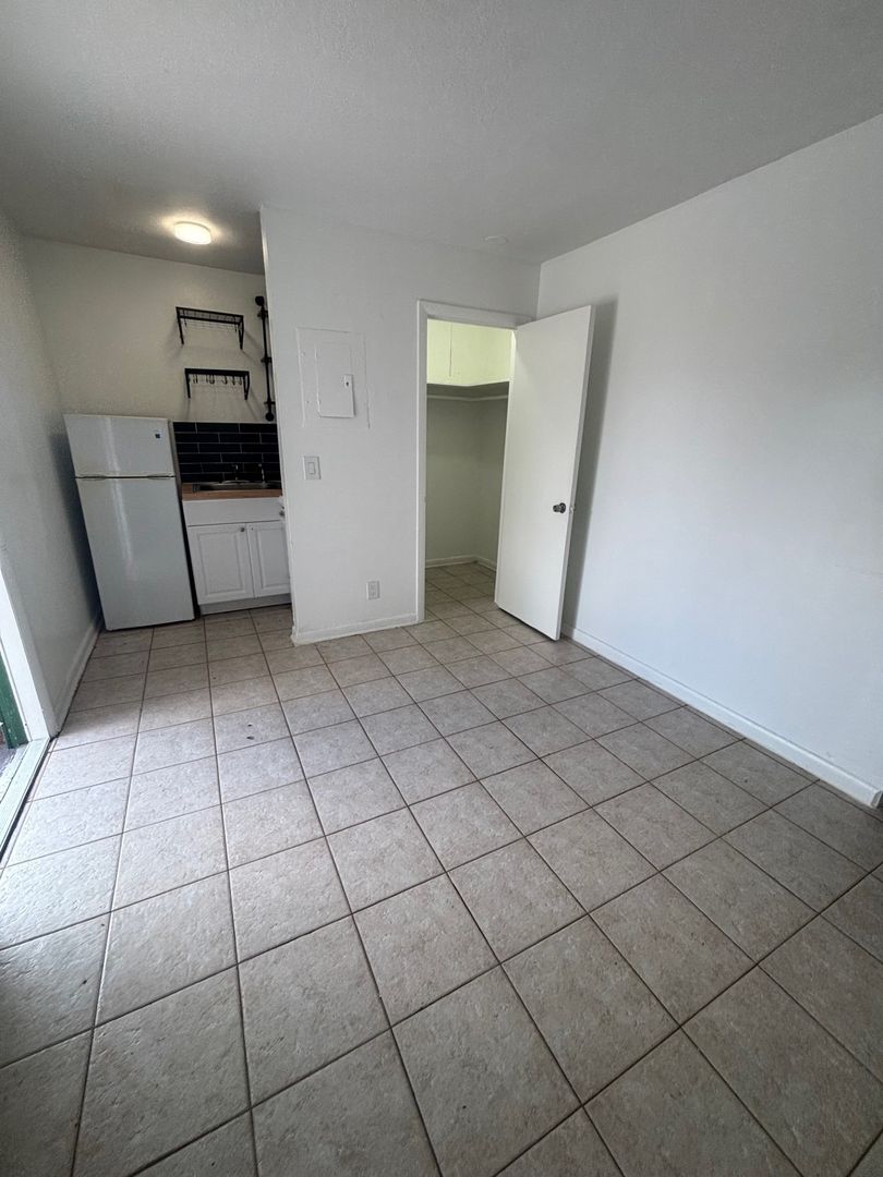 West Palm Beach Apartment: 3411 Broadway Ave
