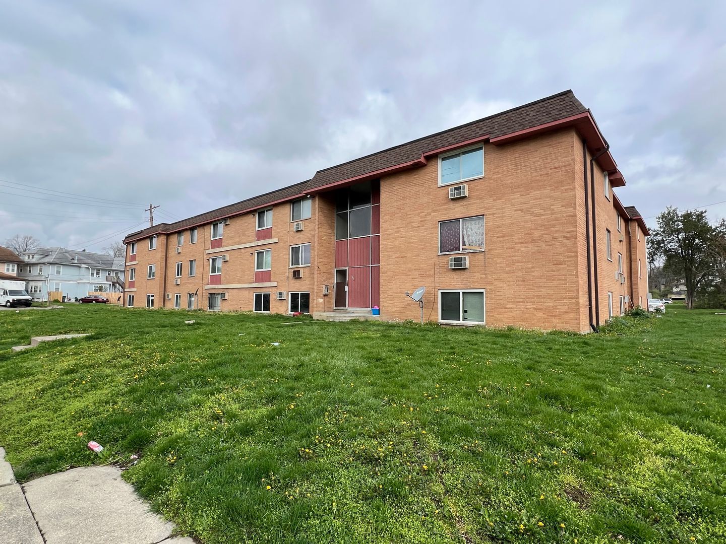 Dayton Apartment: 905 Neal Ave