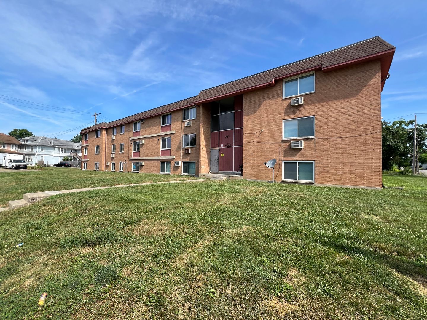 Dayton Apartment: 905 Neal Ave