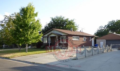 Great 4 Bd 2 Bath Home in Sandy – photo 1