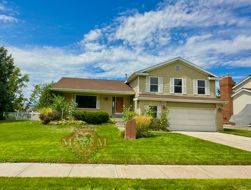 4 Bed 3.5 Bath Beautiful Home In Sandy – photo 1
