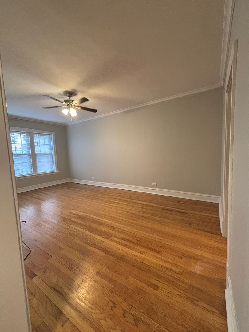 Oak Park Apartment: 944 S. Oak Park Avenue