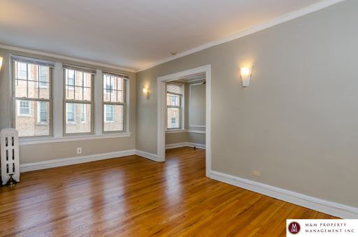 Spacious Studio in Ideal Oak Park Location!