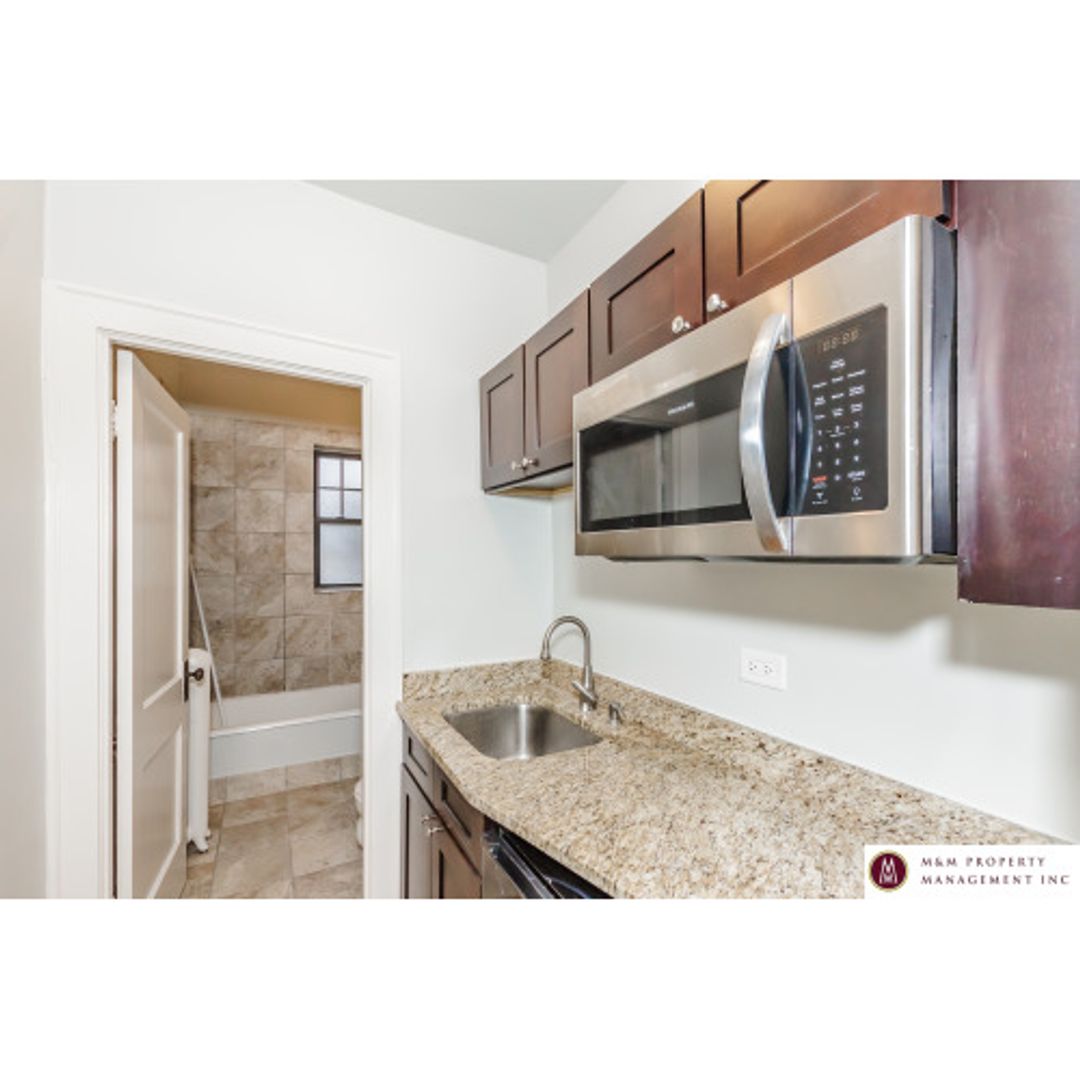 Oak Park Apartment: 1010 N. Blvd.