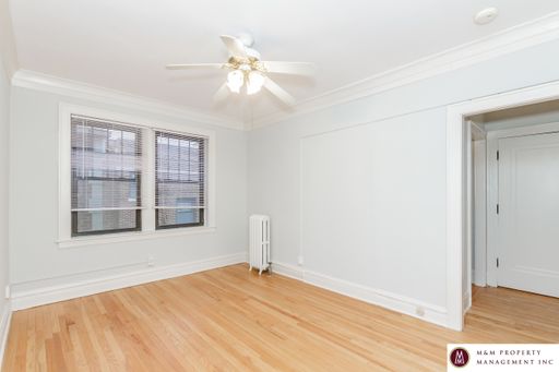 Updated Studio in Heart of Downtown Oak Park!