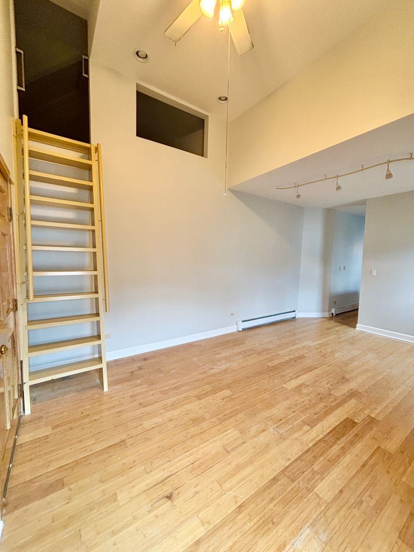 Oak Park Apartment: 947 South Blvd