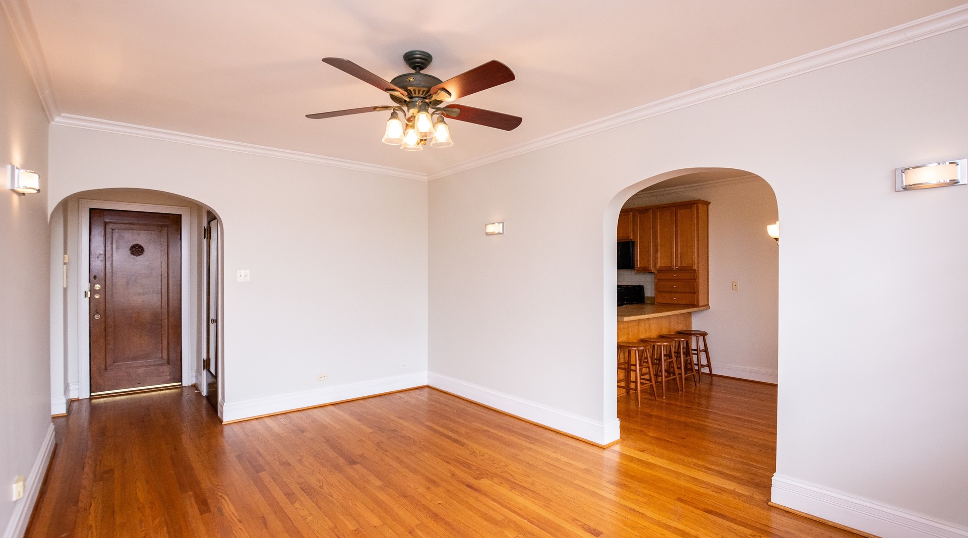 Oak Park Apartment: 612 Harrison