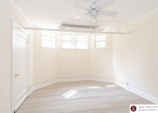 Spacious One-Bedroom Unit in Oak Park! – photo 1