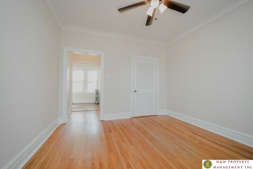Cozy Studio in Ideal Oak Park Location! Tons of Closet Space!