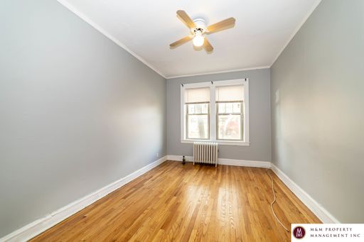 Large & Updated 1-Bedroom Unit in Great Oak Park Location! – photo 1