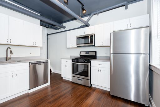 Oak Park Condo Quality 2 Bedroom – photo 1