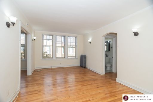 Spacious 1-Bedroom Unit In Great Location!