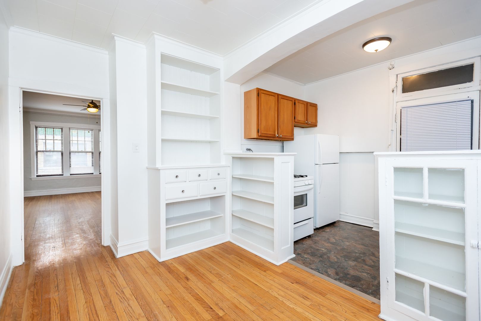 Oak Park Apartment: 944 S. Oak Park Avenue