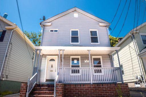 32 Vine Street, 1R – photo 1