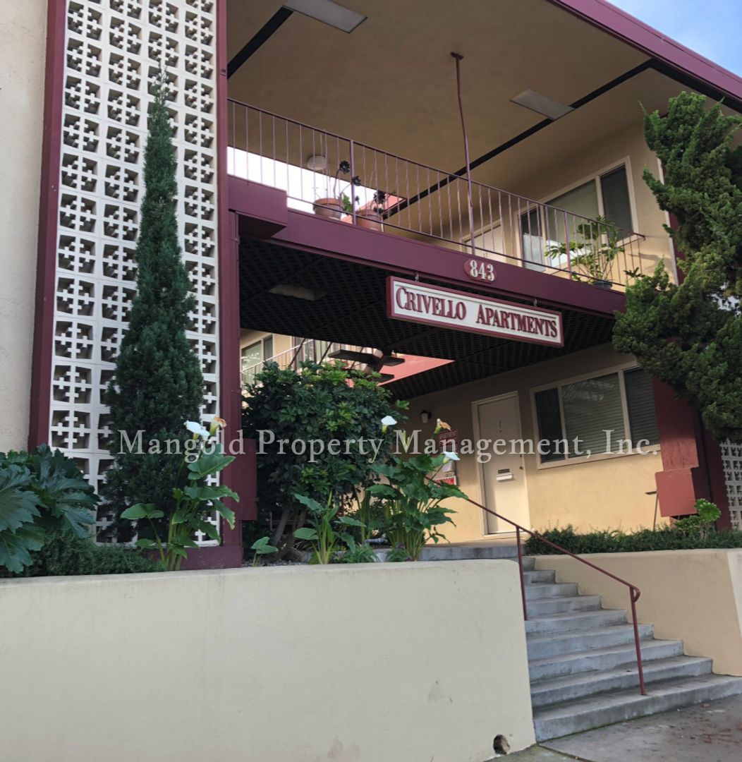 Monterey Apartment: 832-843 Hawthorne