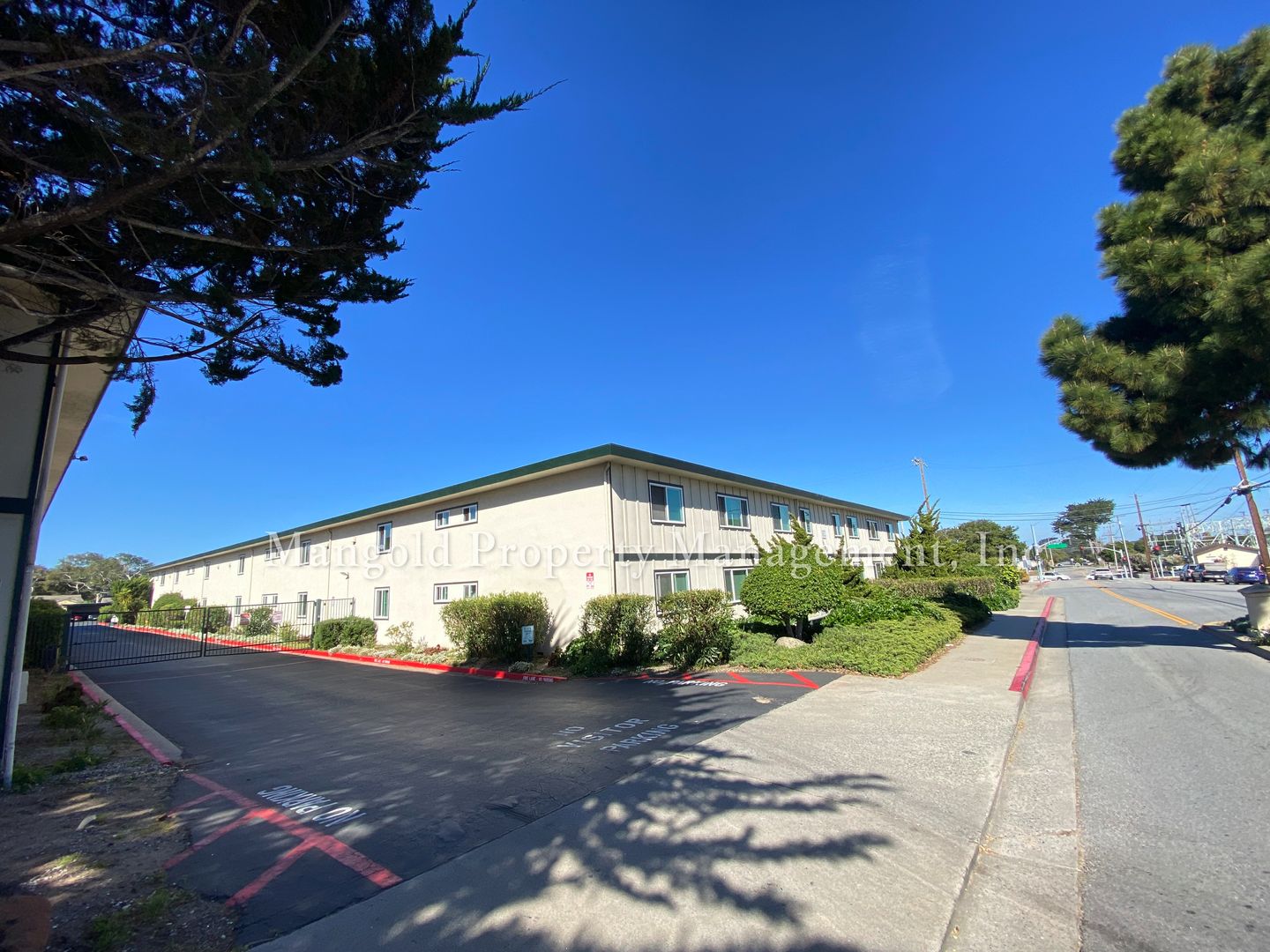 Monterey Apartment: 666 Casanova