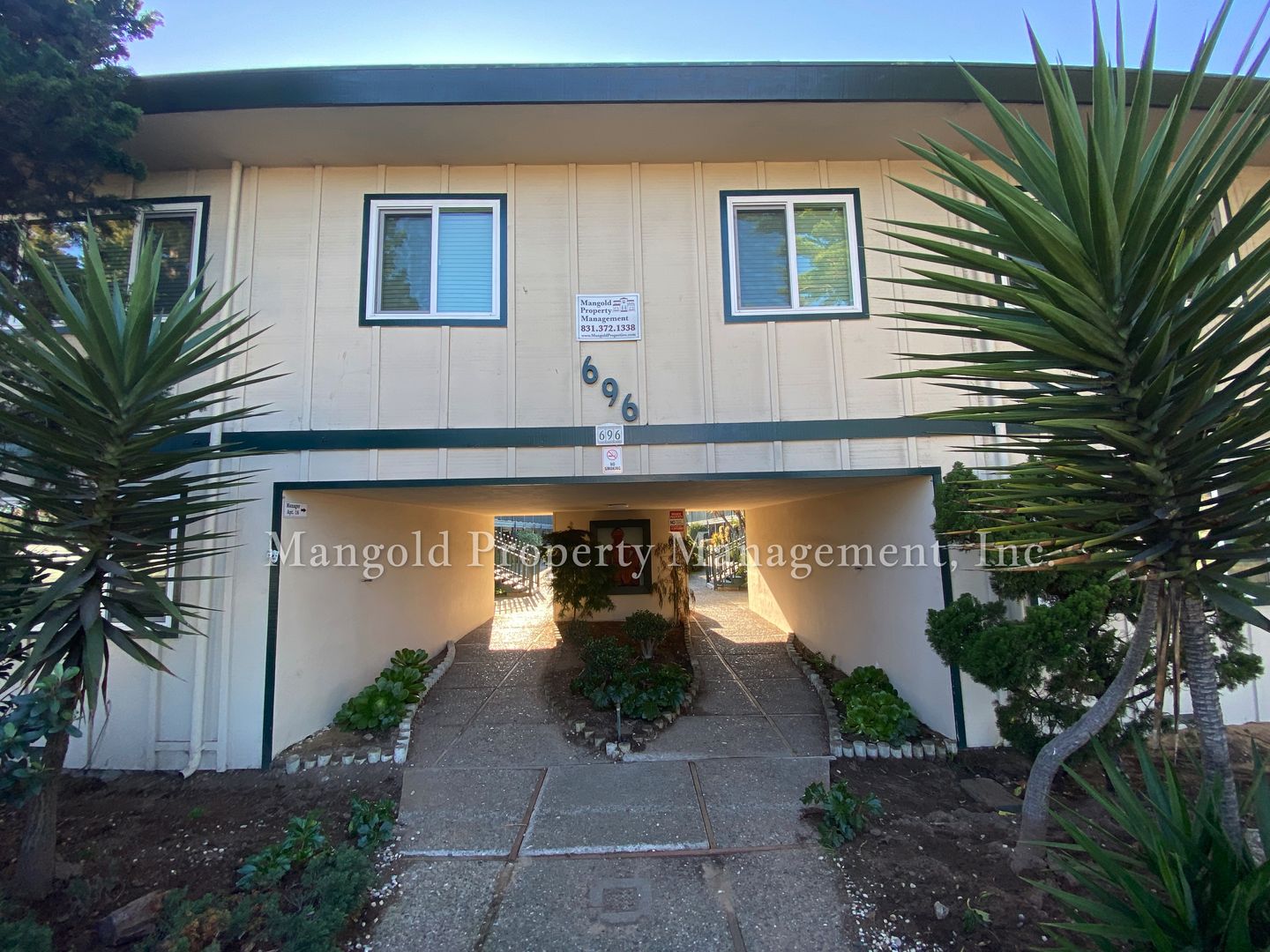 Monterey Apartment: 696 Casanova