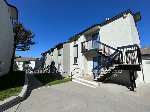 Upstairs Shadowbrook Apartment in Salinas Neighborhood – photo 1