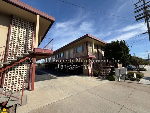 Upstairs Apartment In Great Monterey Neighborhood