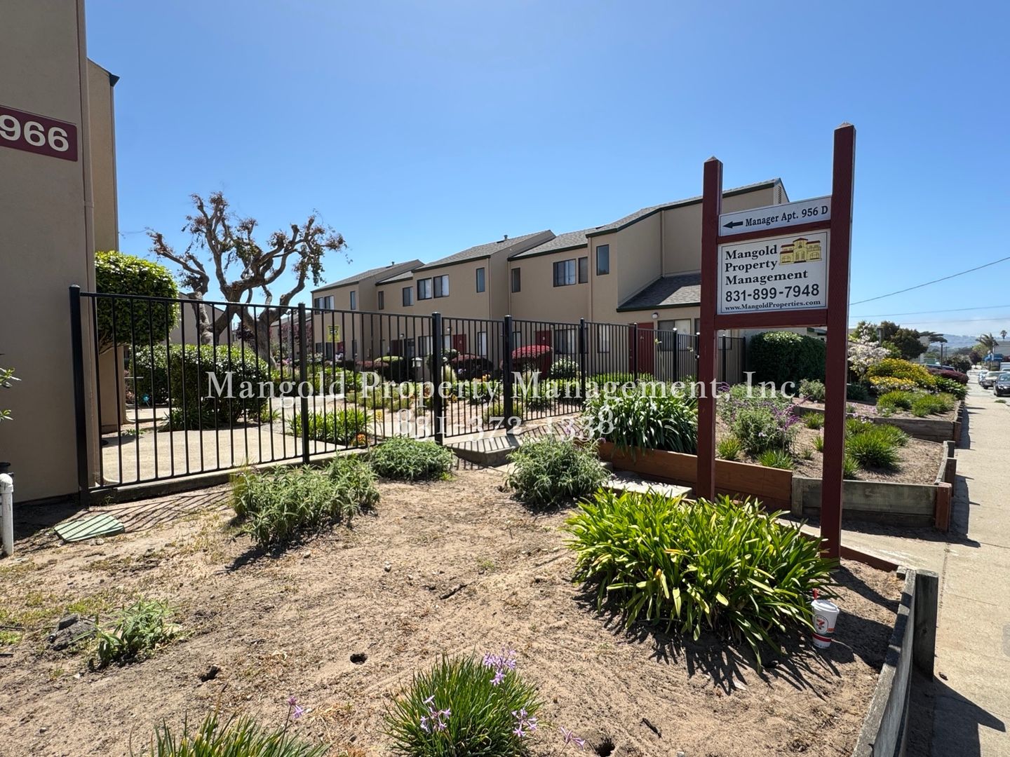 Seaside Apartment: 956 Trinity Ave