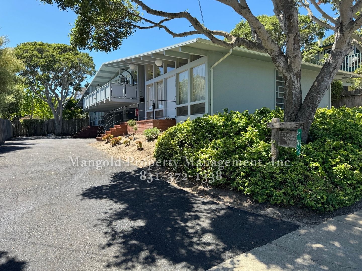 Monterey Apartment: 561-565 Irving Avenue