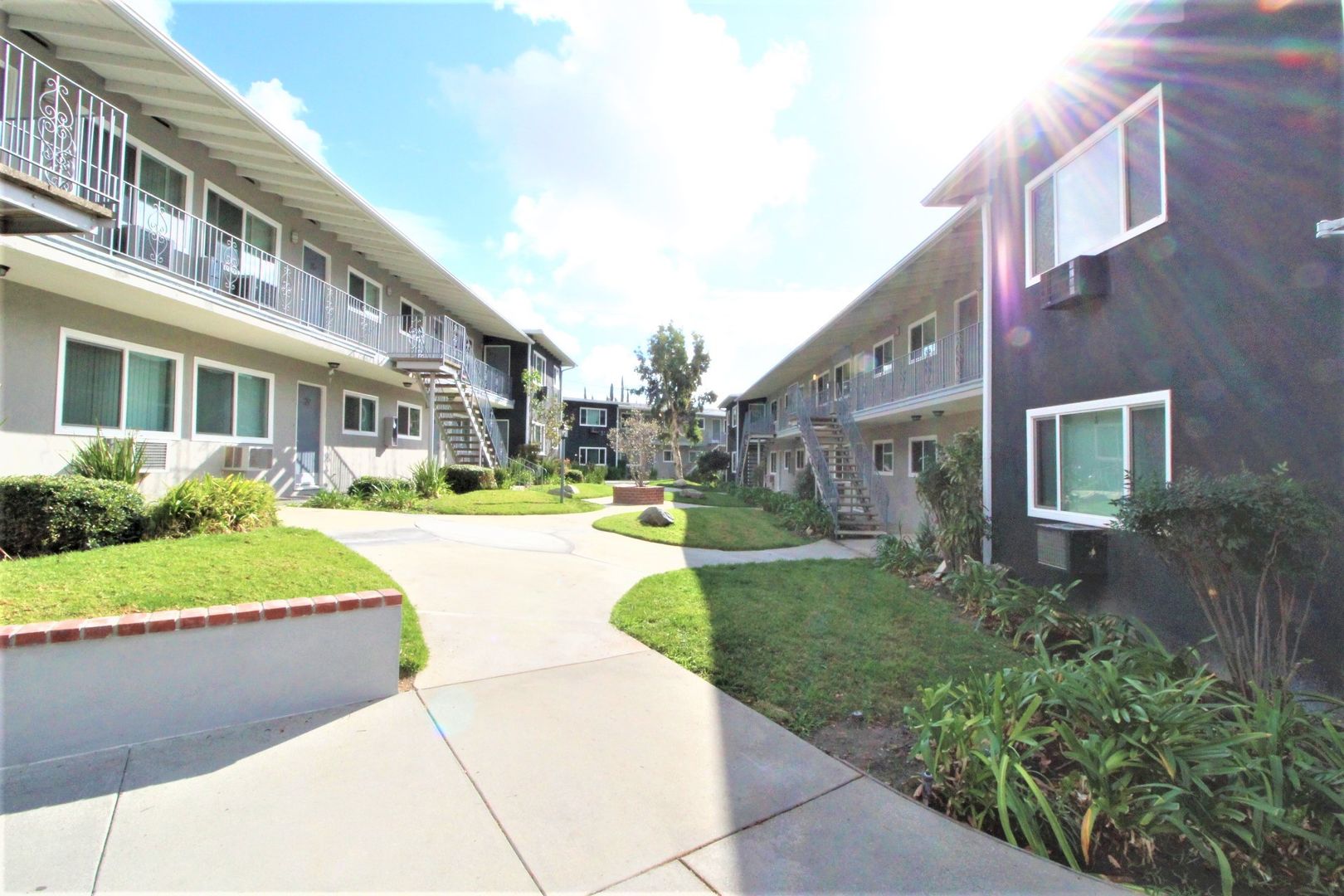 La Crescenta Apartment: 3123, 3123-1/2, 3125 Foothill Blvd.