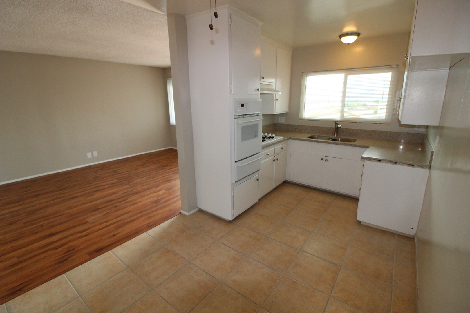 La Crescenta Apartment: 3123, 3123-1/2, 3125 Foothill Blvd.