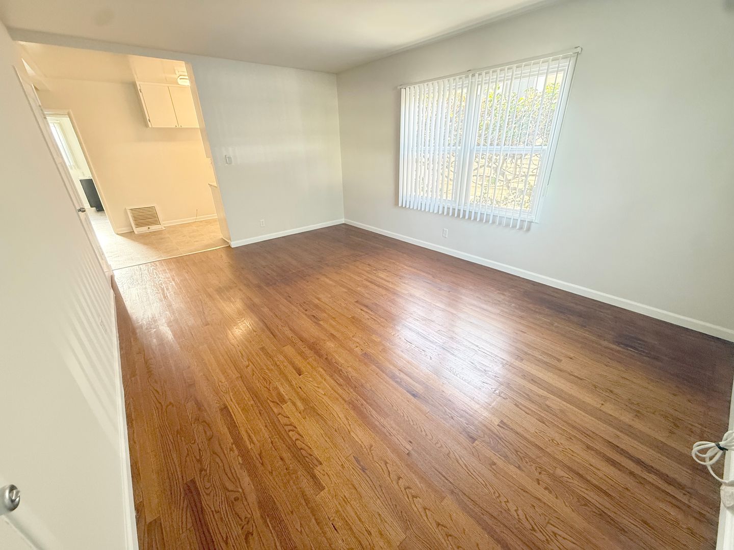 Montrose Apartment: 4123-4125 Ocean View Blvd