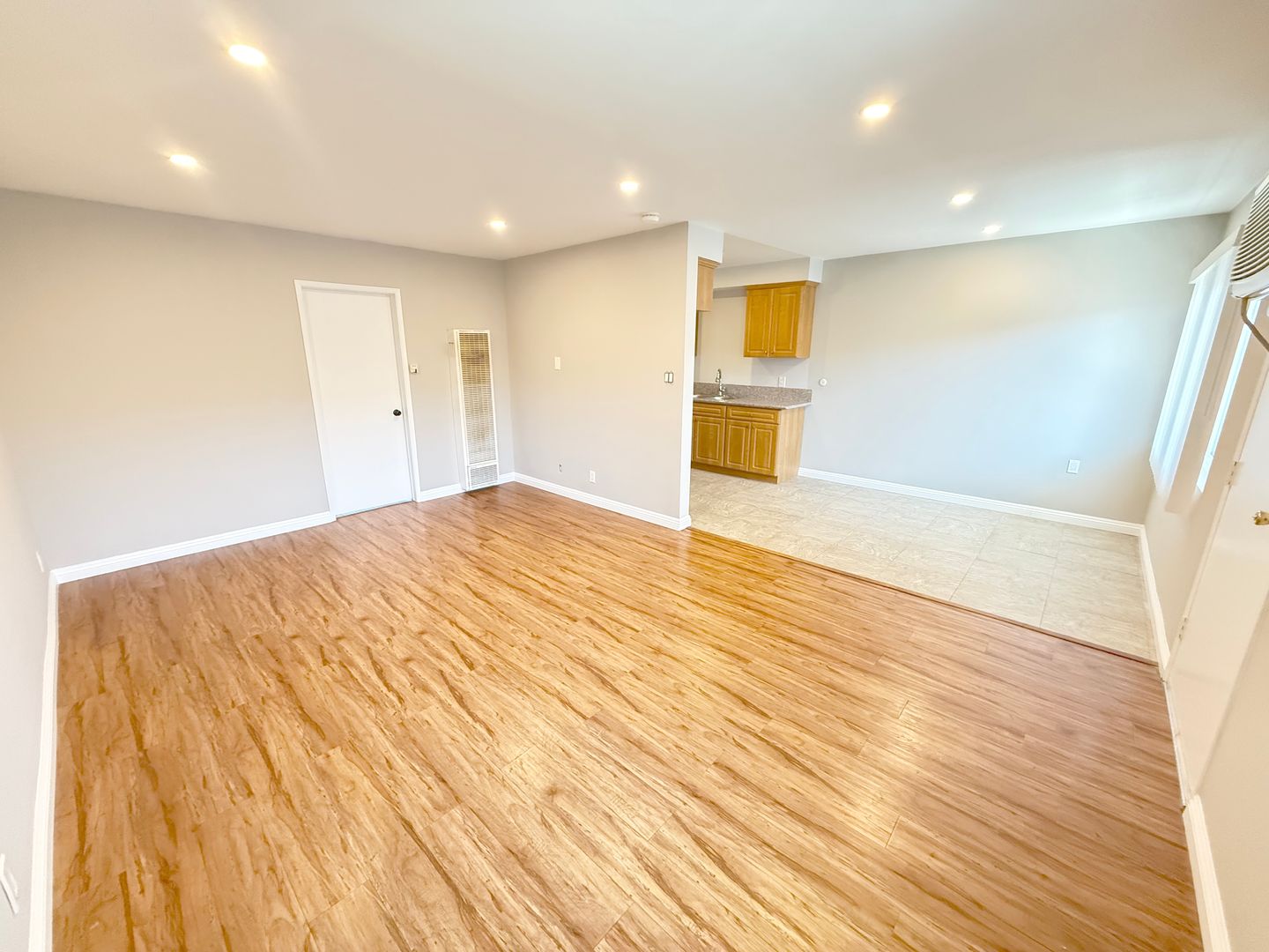 Montrose Apartment: 2306-2310 Mira Vista Avenue
