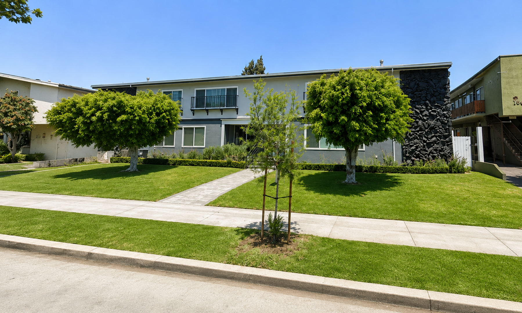 Glendale Apartment: 919 E. Acacia Avenue
