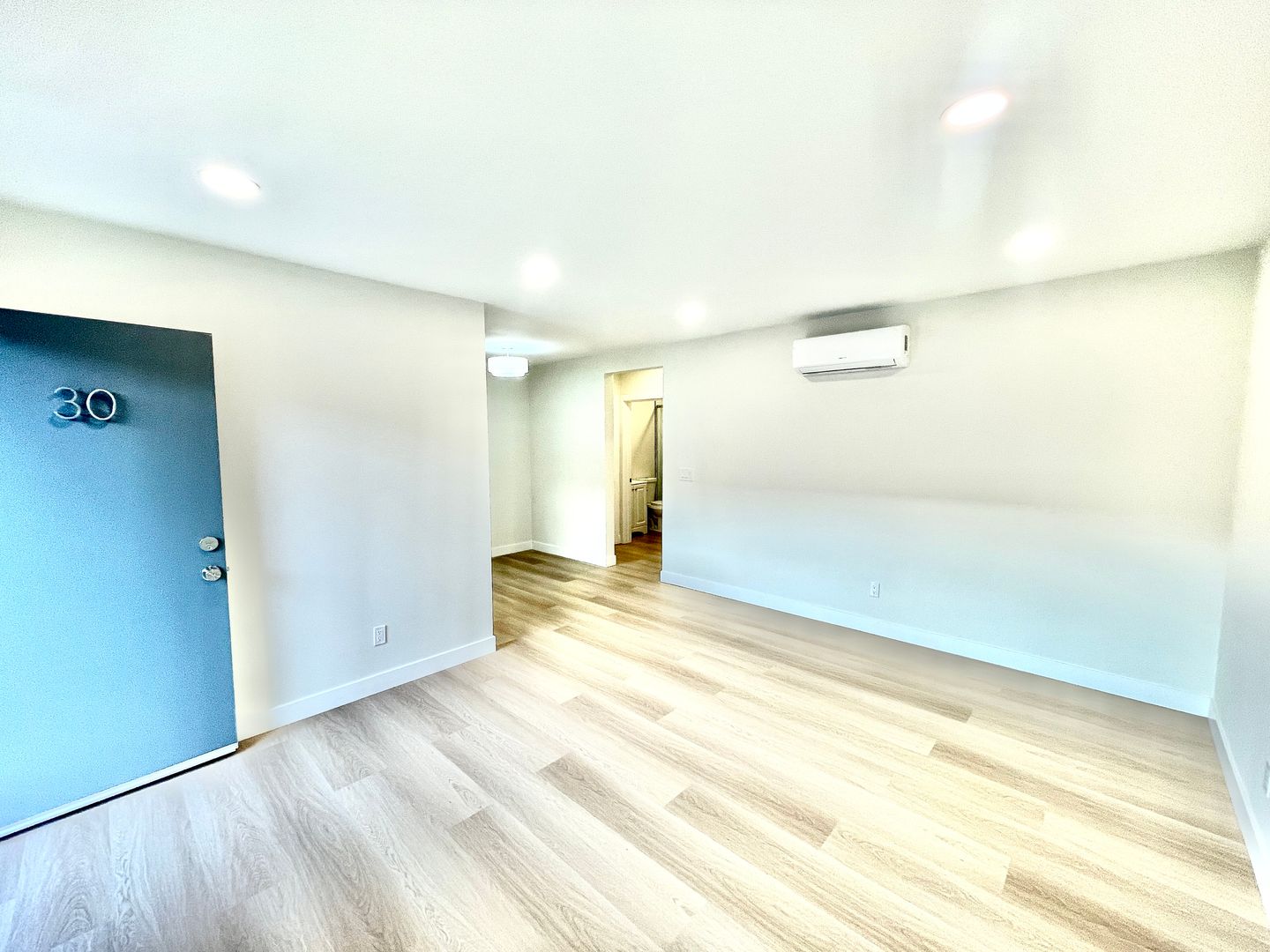 La Crescenta Apartment: 3123, 3123-1/2, 3125 Foothill Blvd.