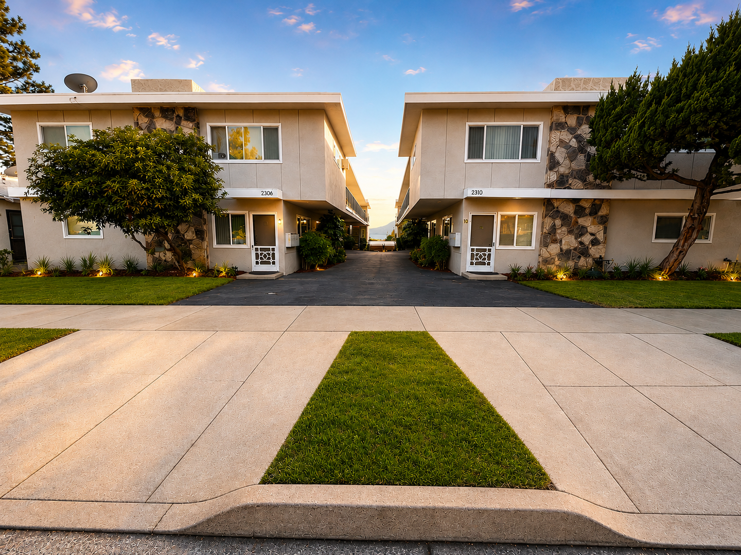 Montrose Apartment: 2306-2310 Mira Vista Avenue