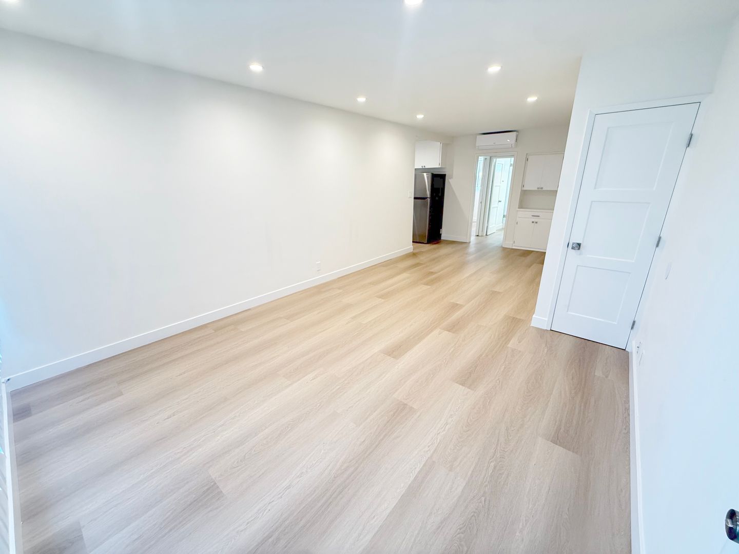 Montrose Apartment: 4123-4125 Ocean View Blvd
