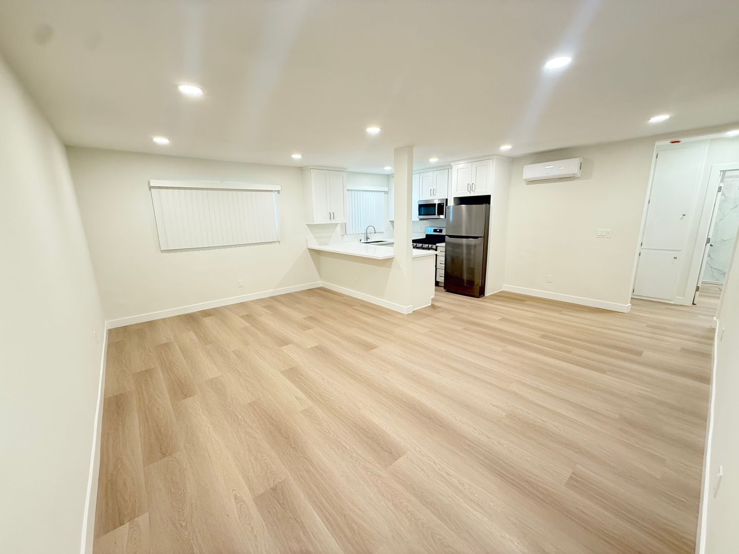 W. Hollywood Apartment: 1120-1130 N. Laurel Avenue