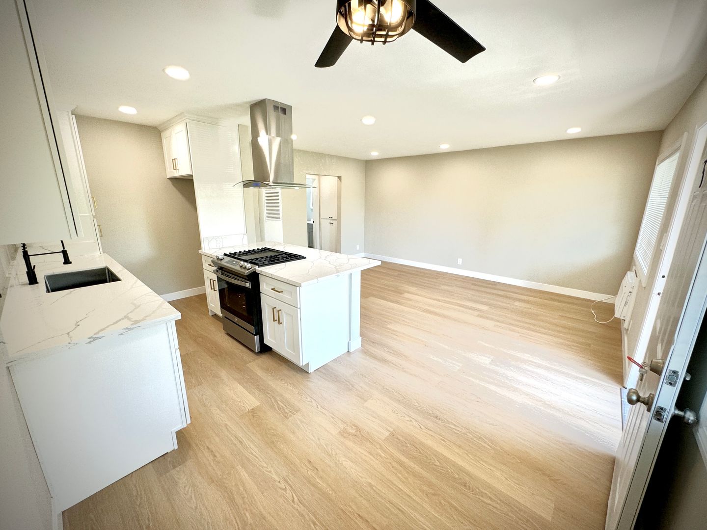 San Fernando Apartment: 321 N. MacNeil Street