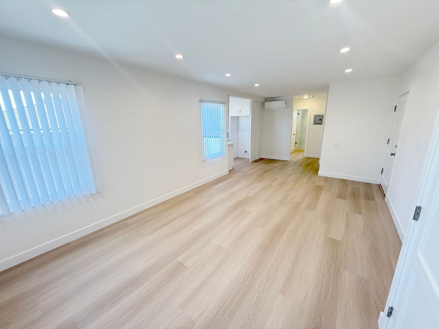 Montrose Apartment: 4123-4125 Ocean View Blvd