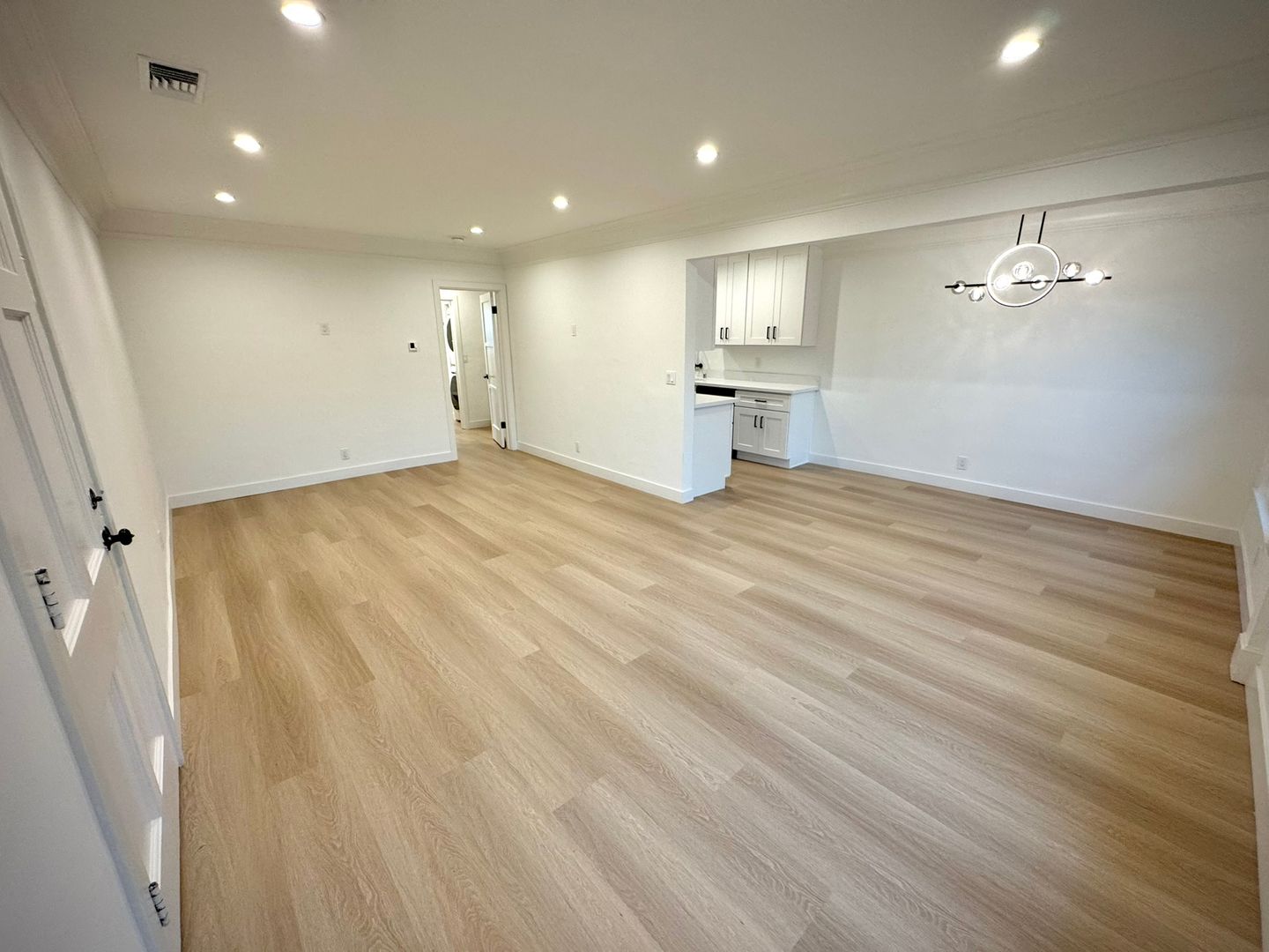 Glendale Apartment: 1700 Del Valle Avenue