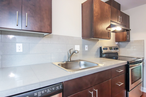 Dog & Cat Friendly, Recently Renovated HUGE 2BR/1.5 Bathroom TOWNHOUSE w/ Washer-Dryer, GARAGE and Patio in Aloha/Beaverton! – photo 1