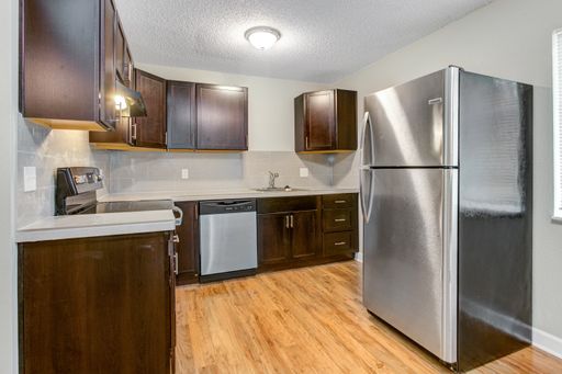 Completely Renovated 2 Bedroom/1 Bathroom Apartment in Milwaukie with Parking, Balcony and Washer/Dryer Included! – photo 1