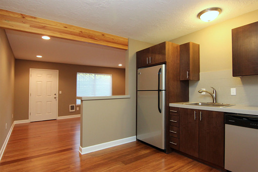 ONE Renovated, Gorgeous 1 Bedroom Apartment in Southwest Portland with Storage and Reserved Parking Included! – photo 1