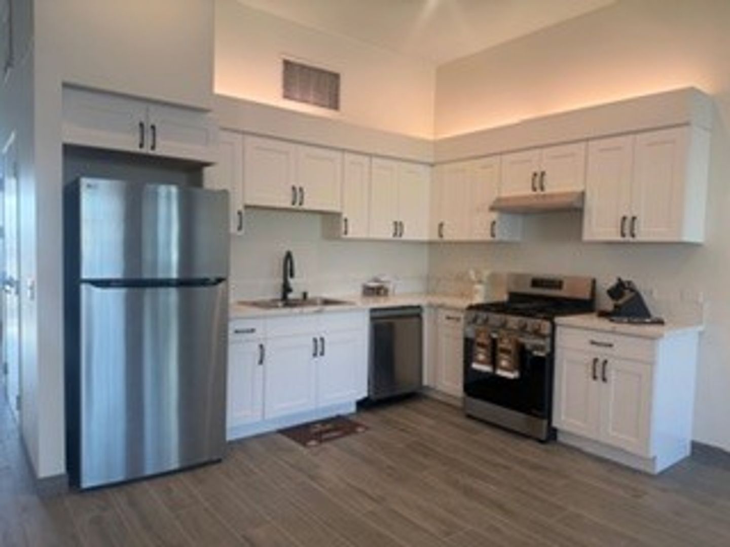 Brea Apartment: 260 W Birch St.