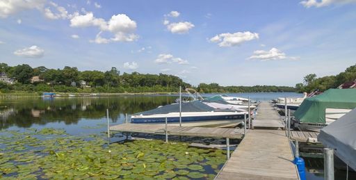 One Bedroom on the Lake – photo 1