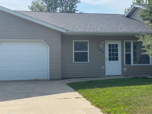 Two Bedroom Townhome in Grove City