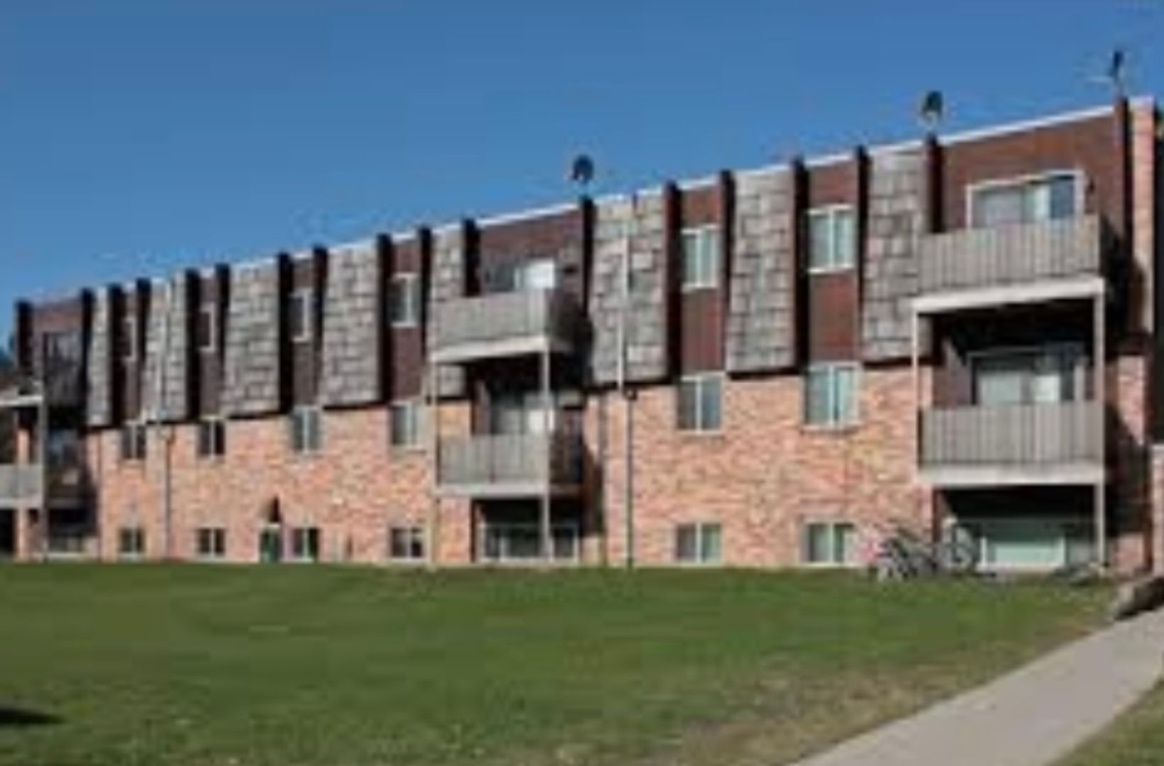 Hutchinson Apartment: 987 Echo Drive SE