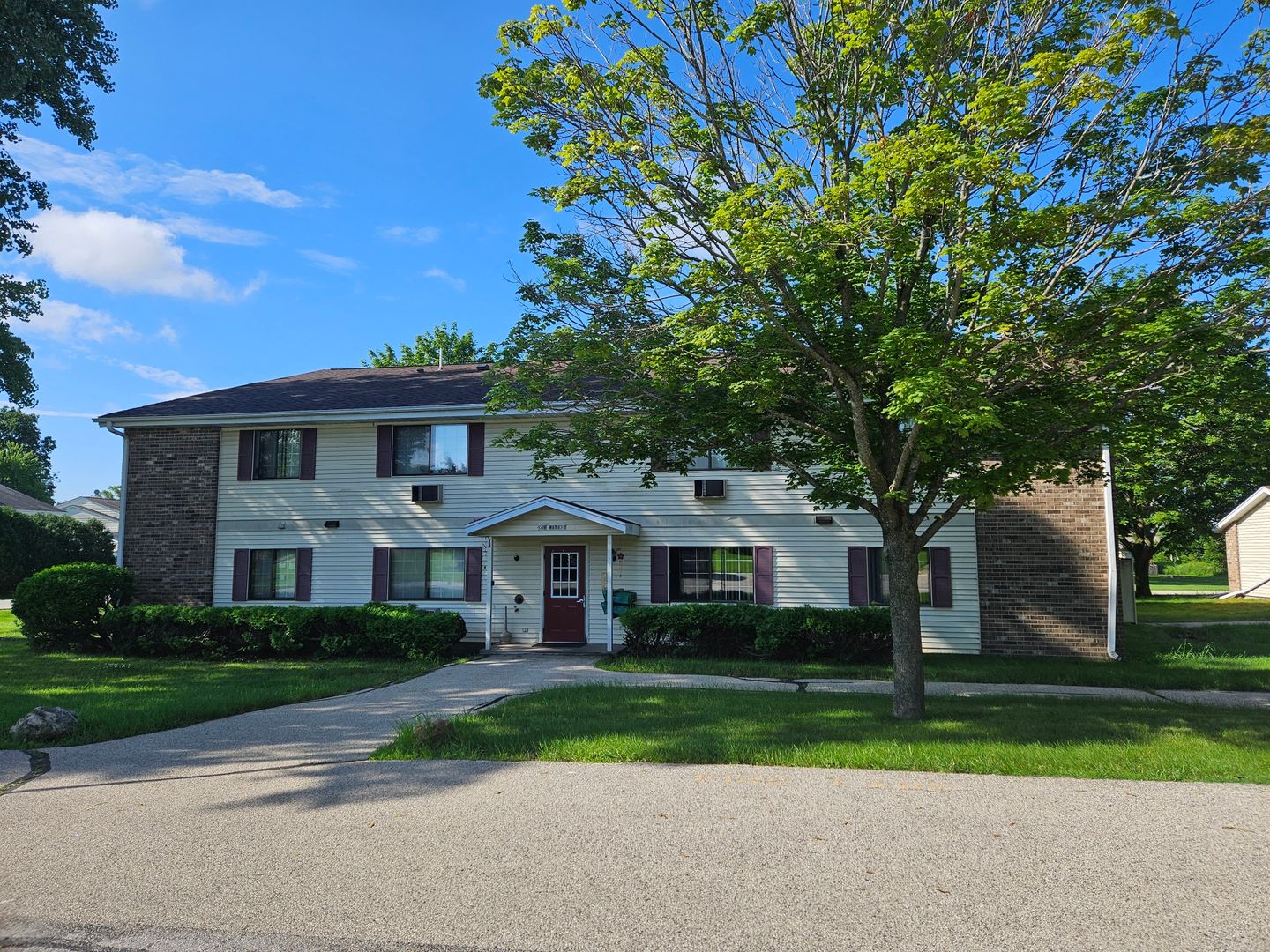 Muskego Apartment: S69 W15132  Cornell Circle
