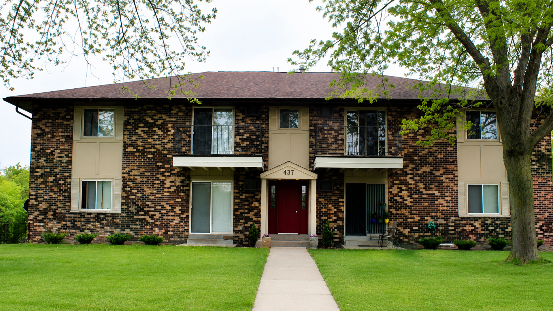 Pewaukee Apartment: 437 Concord Rd.