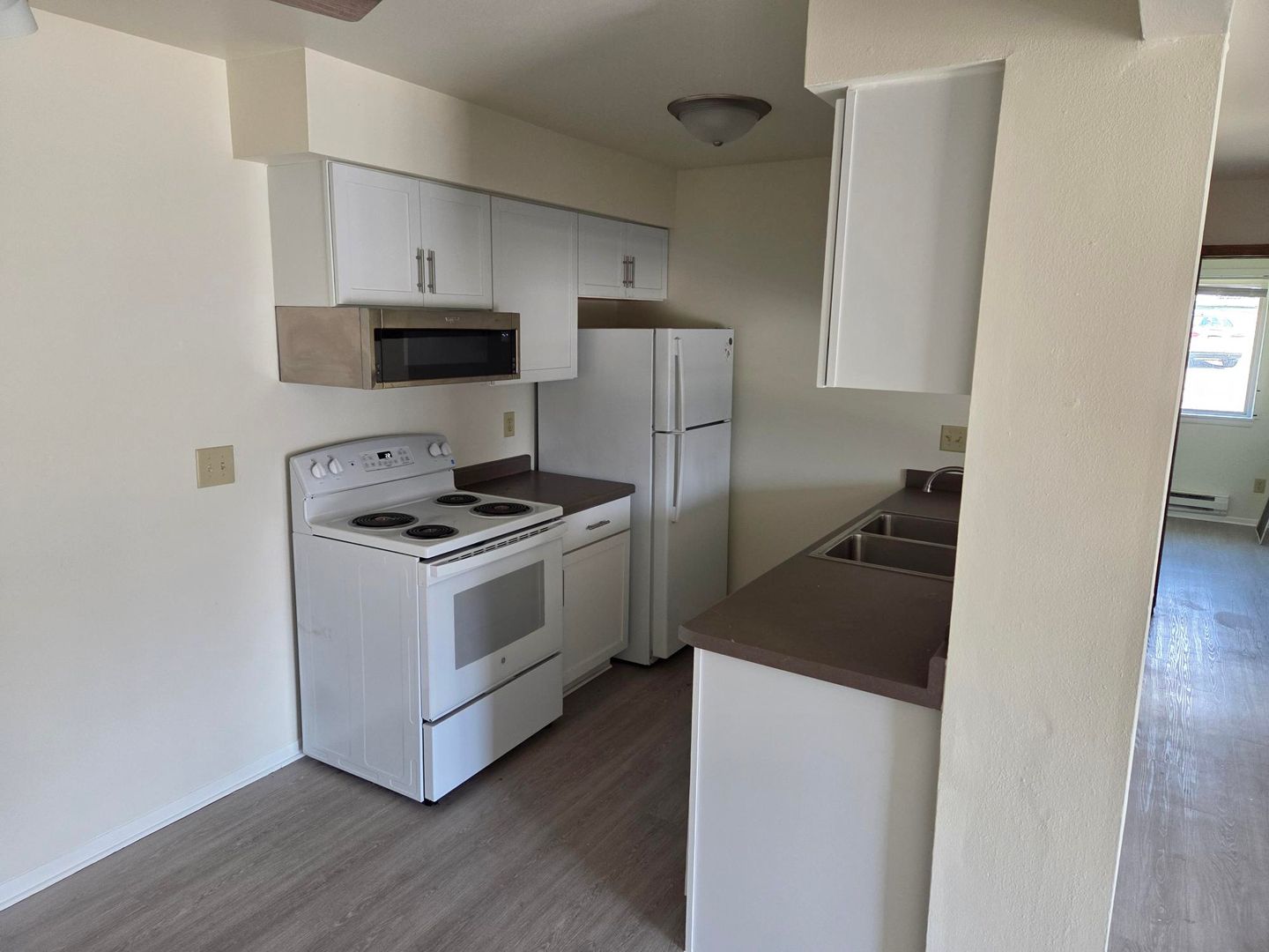 Pewaukee Apartment: 1393 Meadowcreek Dr.