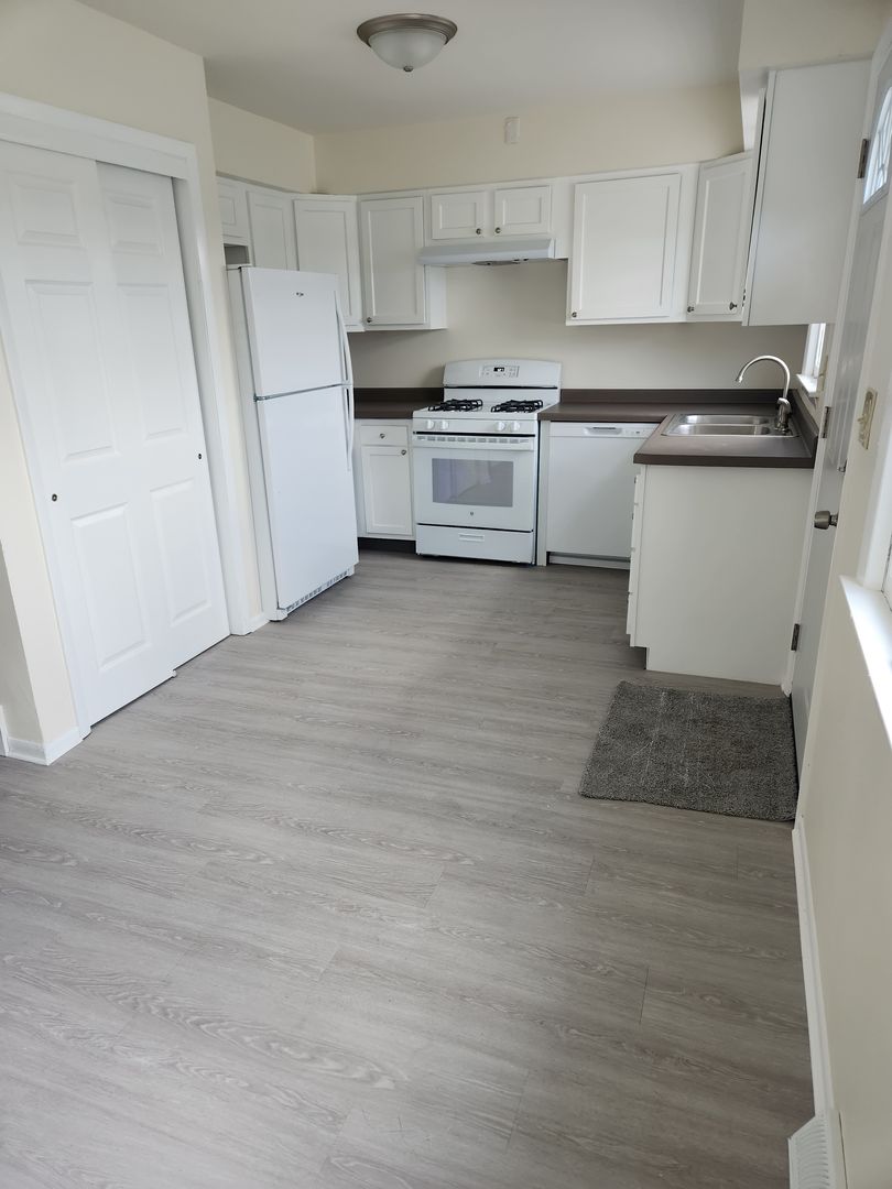 Milwaukee Townhome: 9810-9922 W. Beloit Rd.