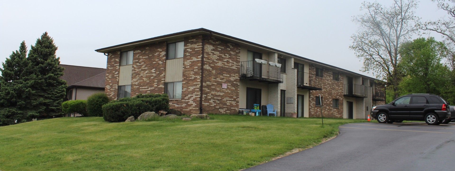 Pewaukee Apartment: 1357 Meadowcreek Dr.